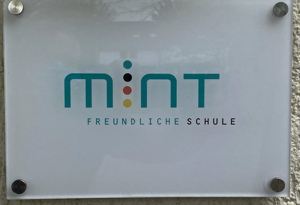 Auszeichnung Wandtafel "MINT-freundliche Schule"